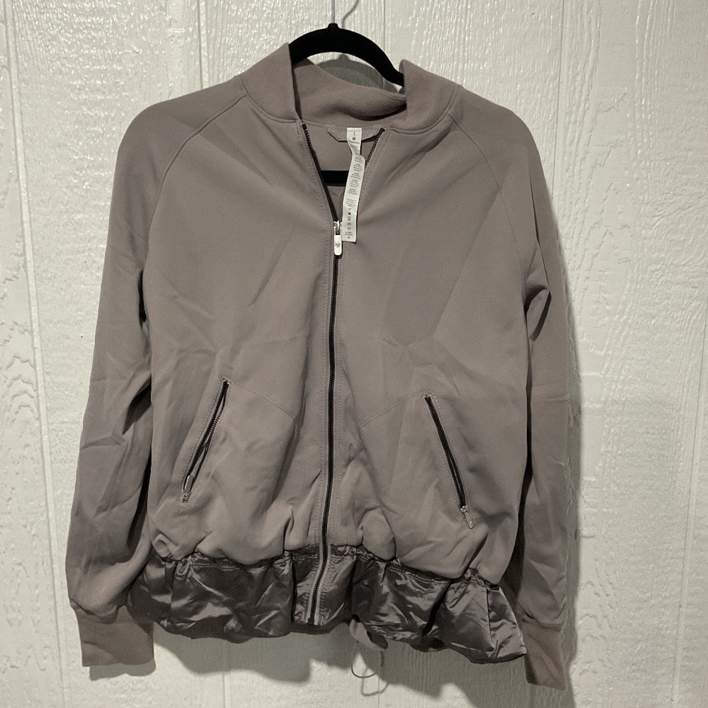 LULULEMON JACKET ( SIZE LARGE)